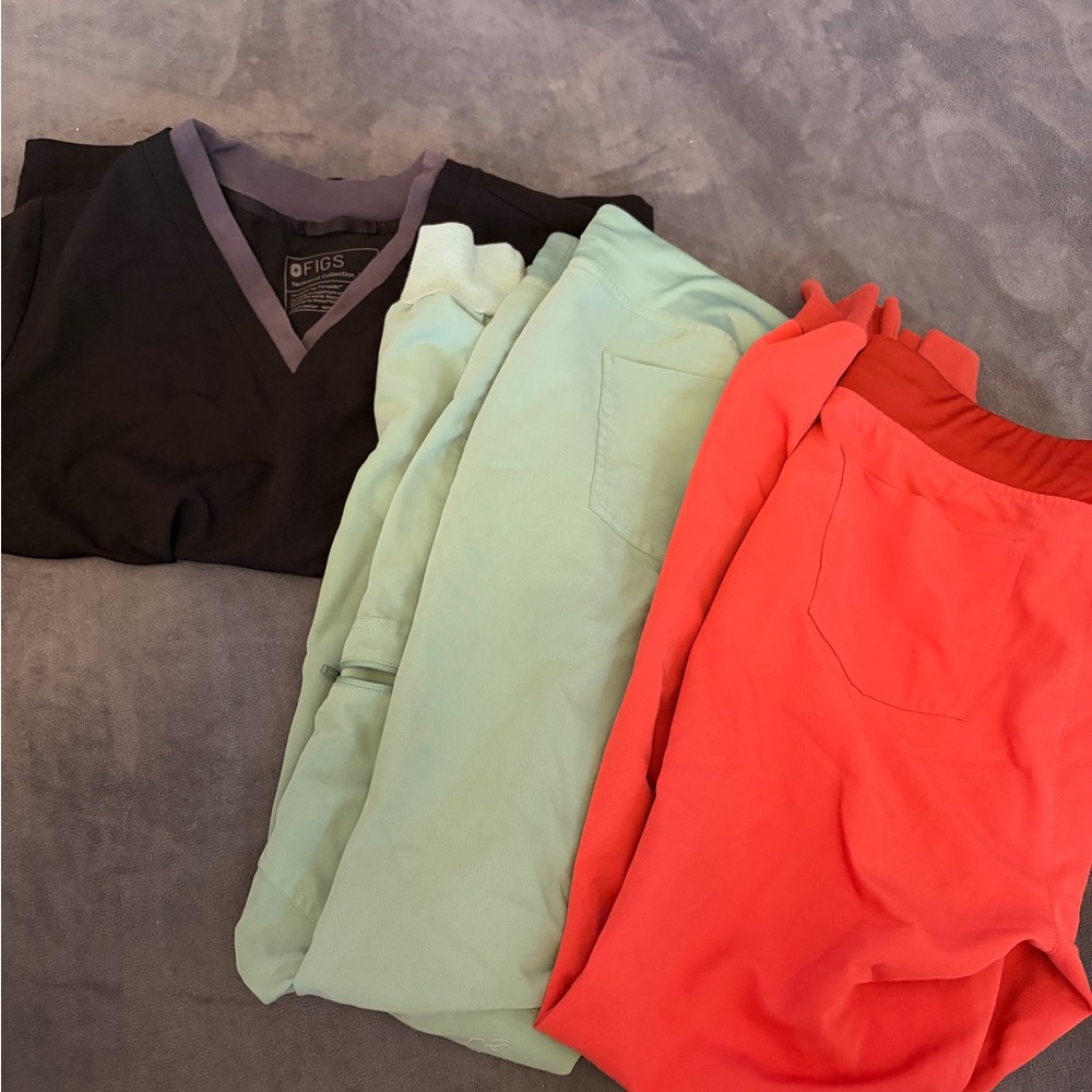 Figs Scrub Set in Black, Light Green, and Bright Coral